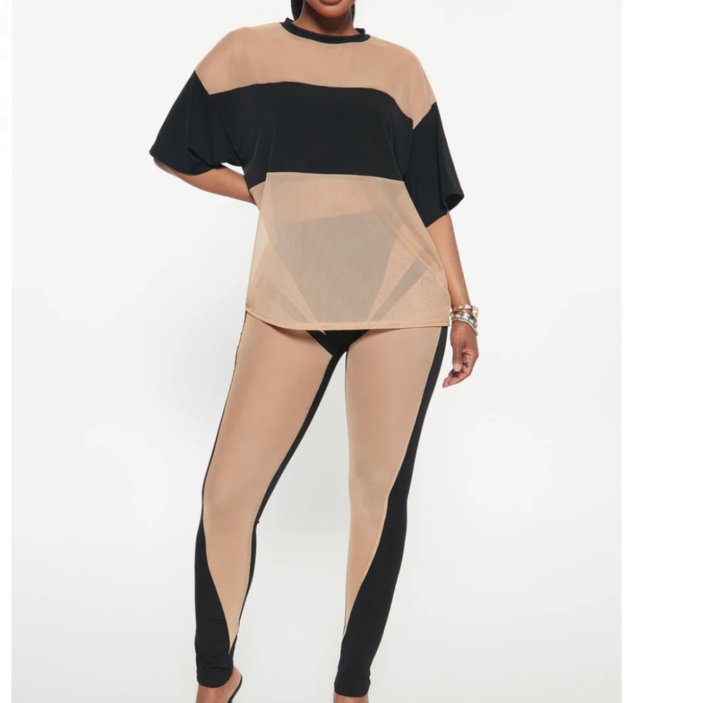 Fashion Nova Black and Tan Short Sleeve Tee